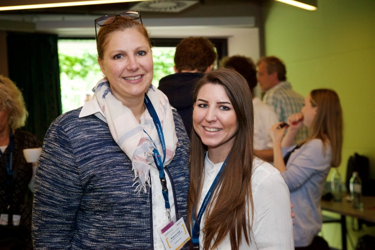 Margarete und Amela von Purpur Media bei der Fachkonferenz JETZT Amazon