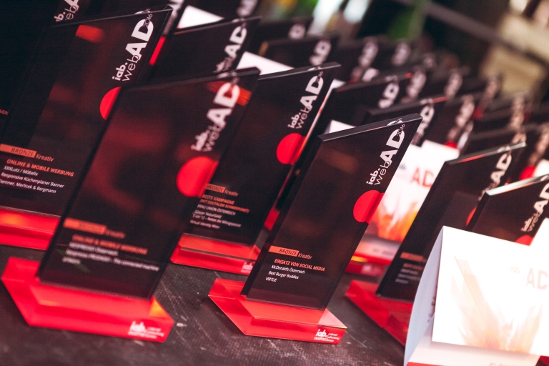 Die iab WebAD Gala 2019 findet heuer am 3. Oktober 2019 in der Marx Halle statt. Purpur Media ist einmal mehr als Kategoriensponsor mit von der Partie.